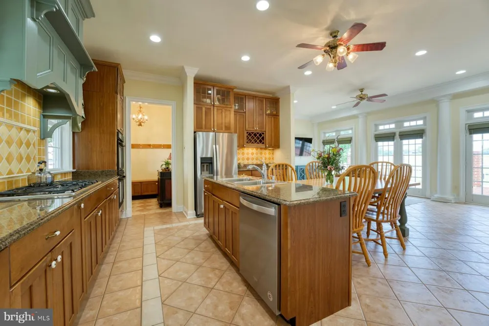 899 EARLE ROAD Charles Town, WV 25414