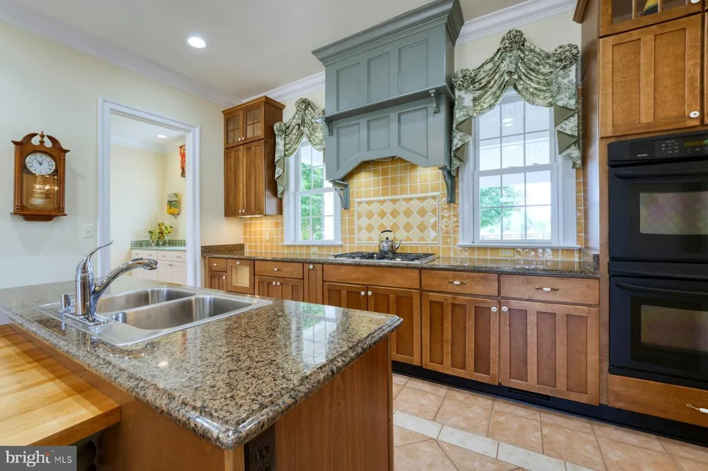 899 EARLE ROAD Charles Town, WV 25414