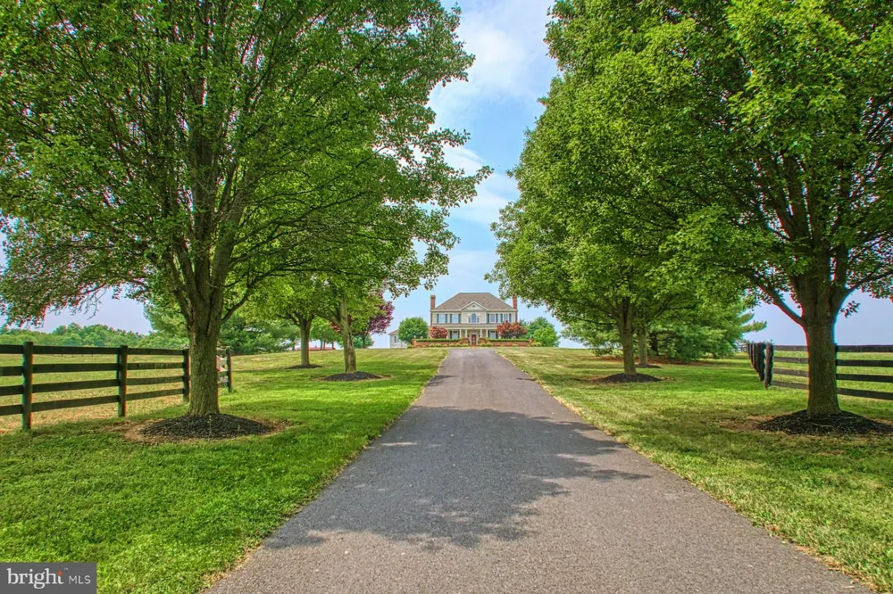 899 EARLE ROAD Charles Town, WV 25414