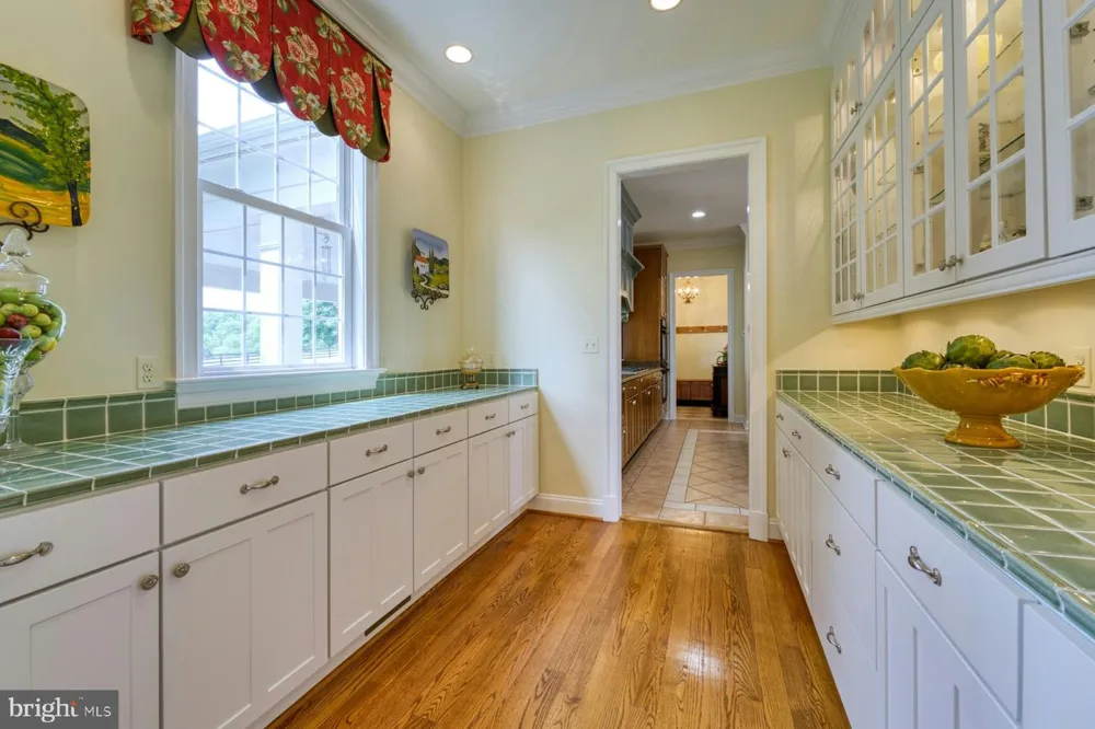 899 EARLE ROAD Charles Town, WV 25414