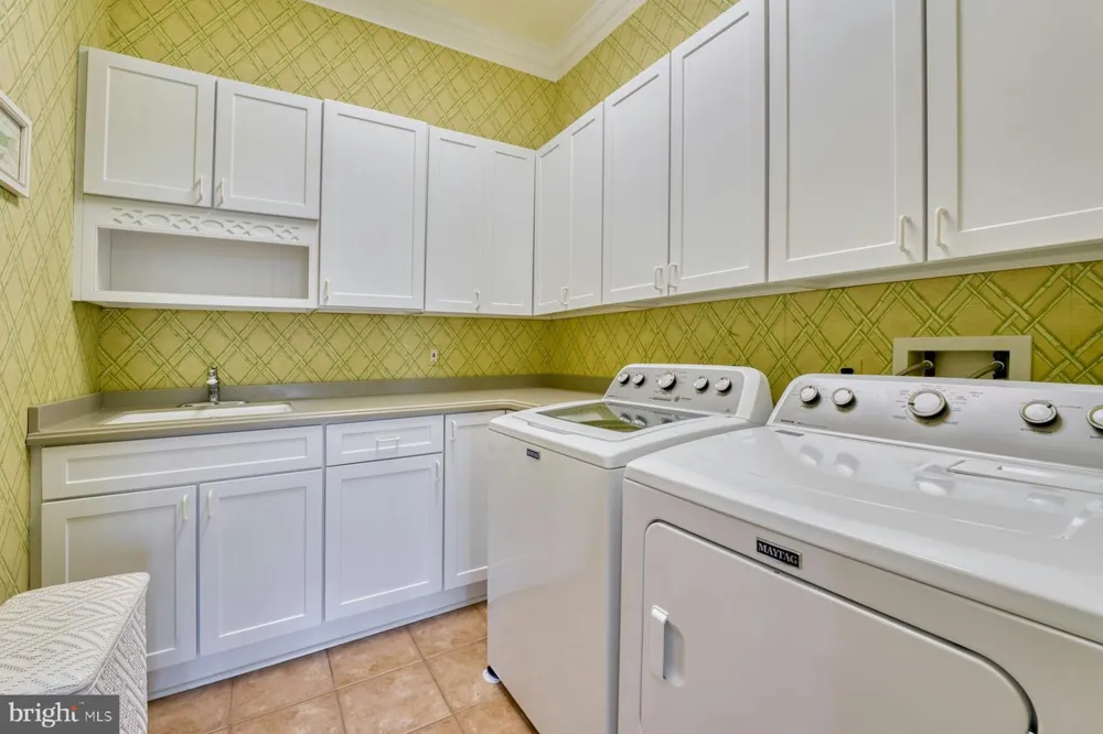 899 EARLE ROAD Charles Town, WV 25414