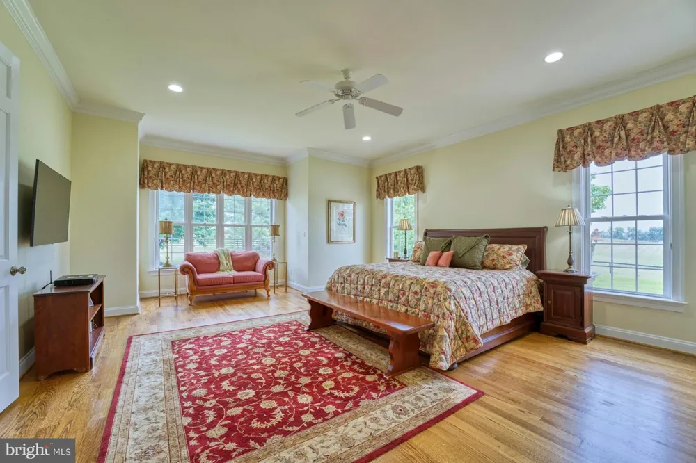 899 EARLE ROAD Charles Town, WV 25414