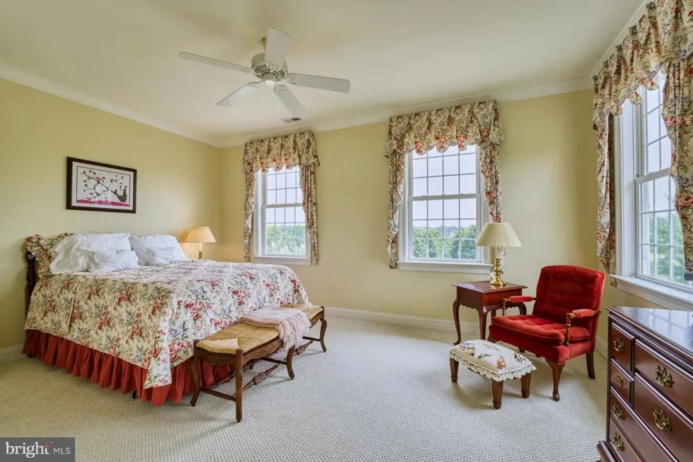 899 EARLE ROAD Charles Town, WV 25414
