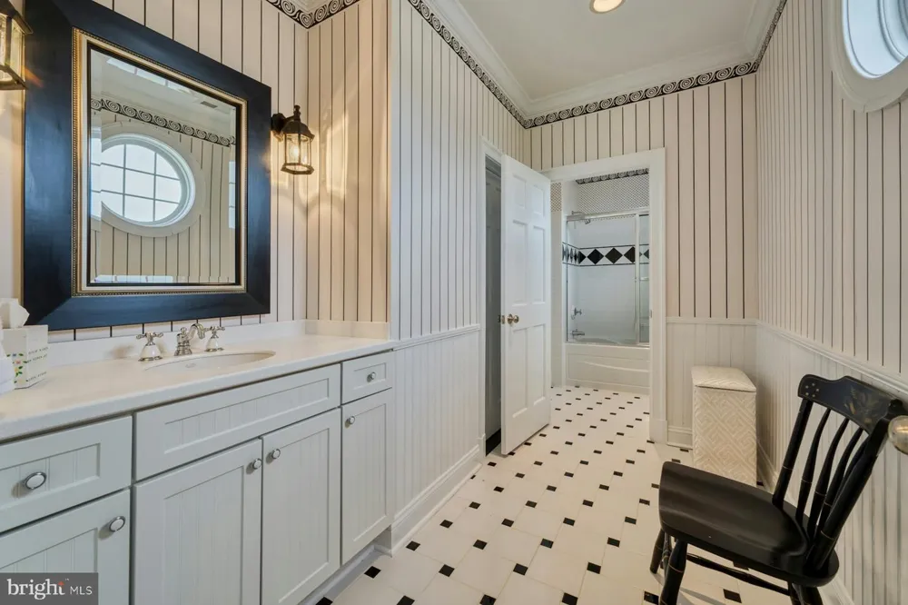 899 EARLE ROAD Charles Town, WV 25414