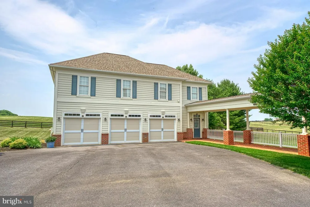 899 EARLE ROAD Charles Town, WV 25414