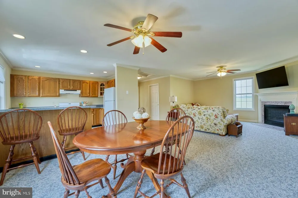 899 EARLE ROAD Charles Town, WV 25414