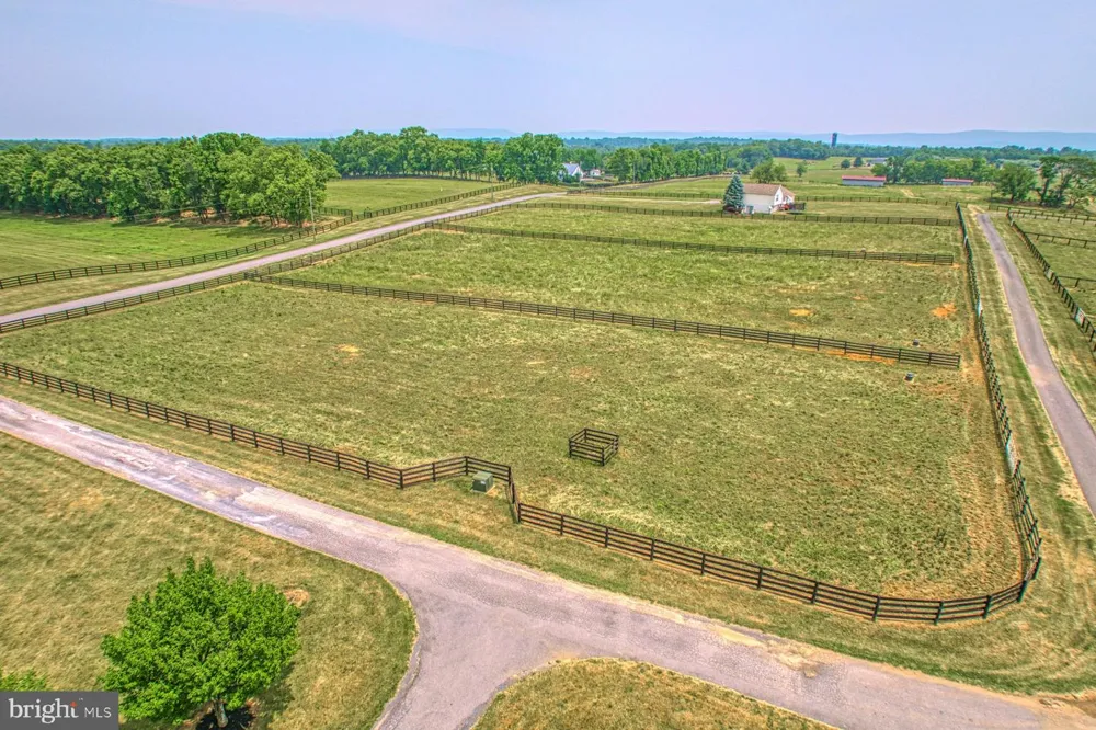 899 EARLE ROAD Charles Town, WV 25414