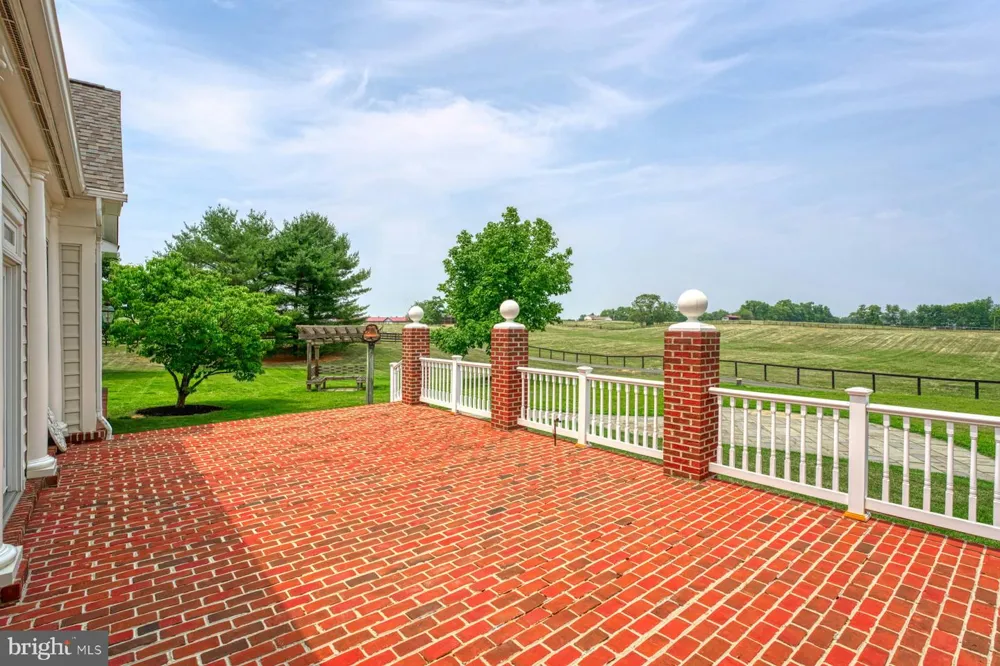 899 EARLE ROAD Charles Town, WV 25414