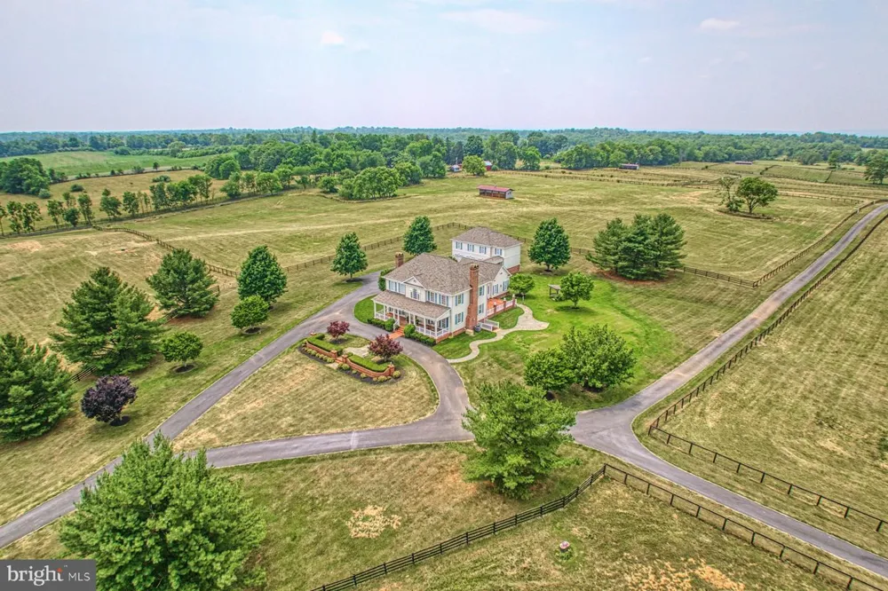 899 EARLE ROAD Charles Town, WV 25414