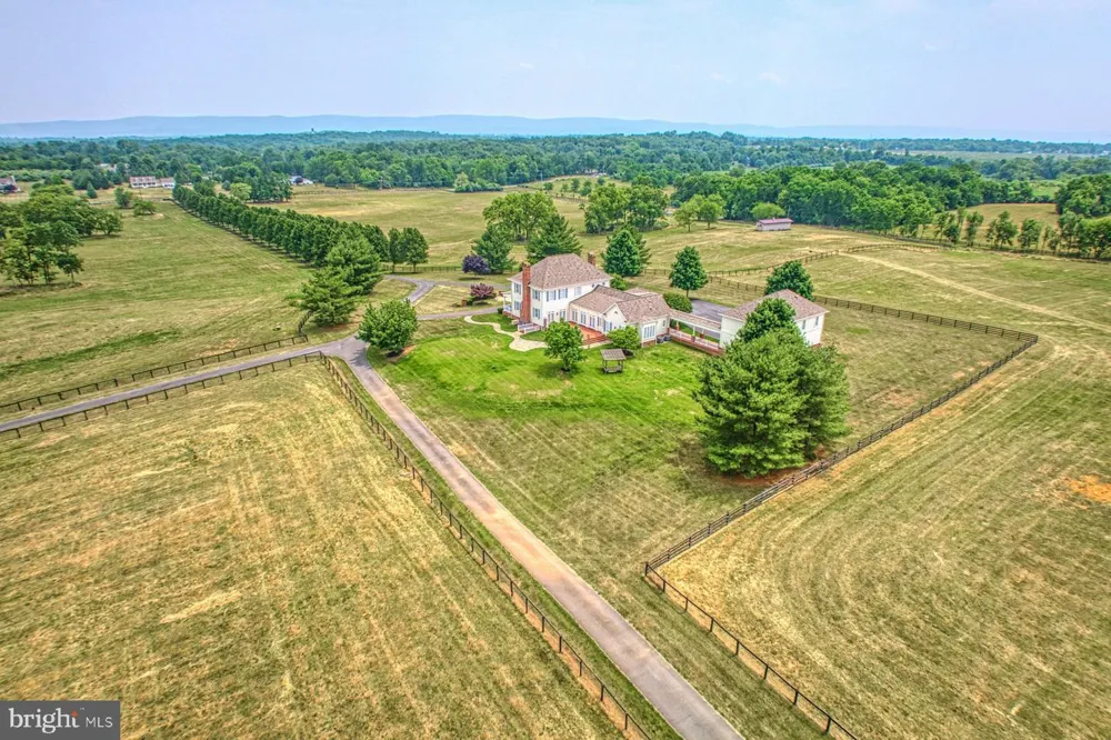 899 EARLE ROAD Charles Town, WV 25414