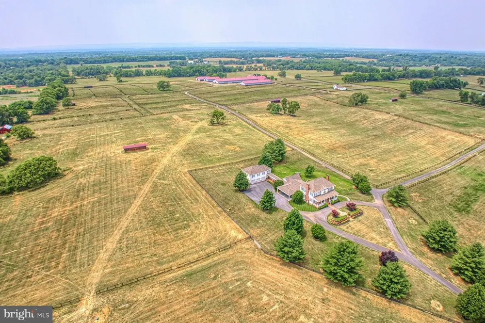 899 EARLE ROAD Charles Town, WV 25414
