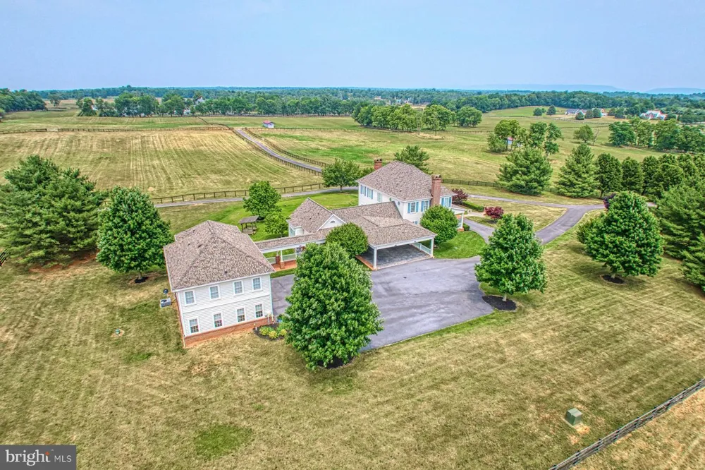 899 EARLE ROAD Charles Town, WV 25414
