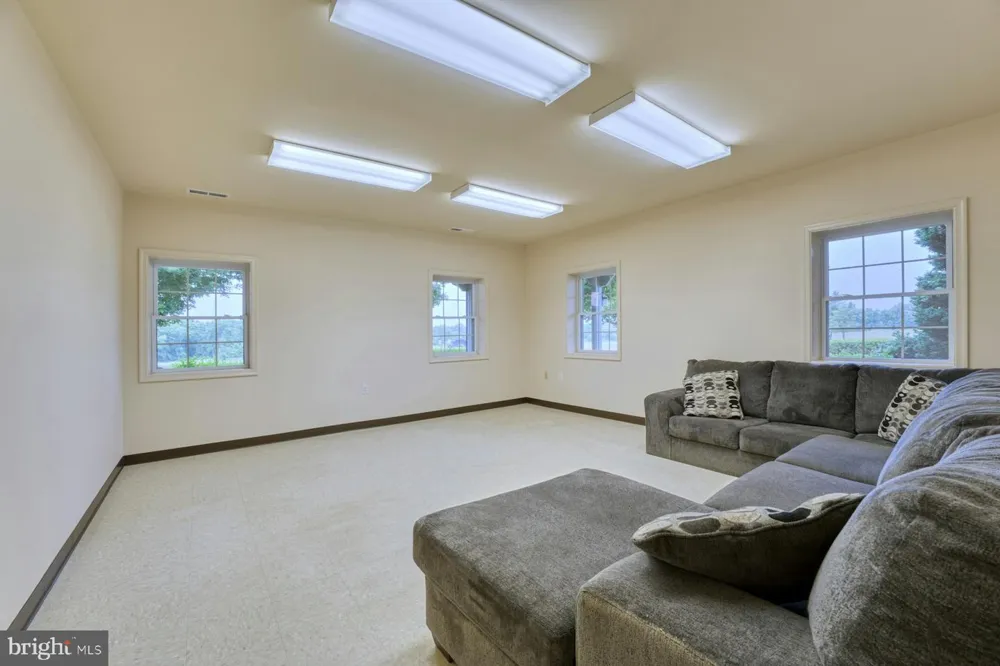 899 EARLE ROAD Charles Town, WV 25414