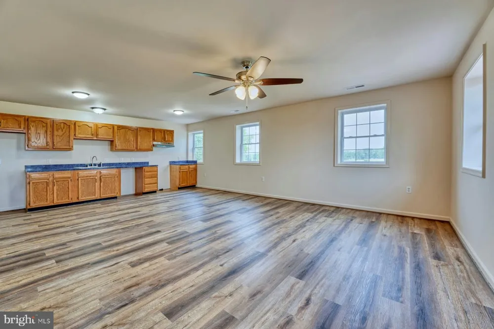899 EARLE ROAD Charles Town, WV 25414