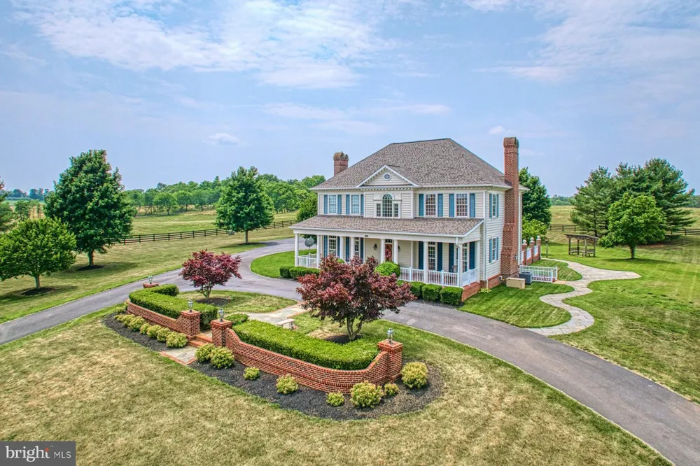 899 EARLE ROAD Charles Town, WV 25414