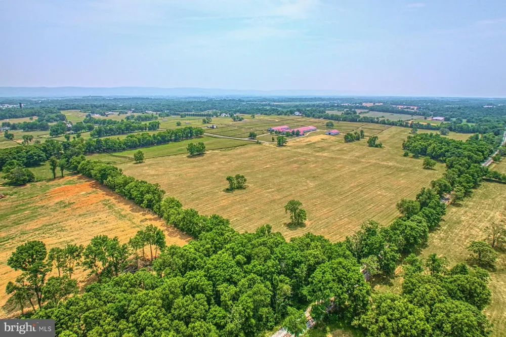 899 EARLE ROAD Charles Town, WV 25414