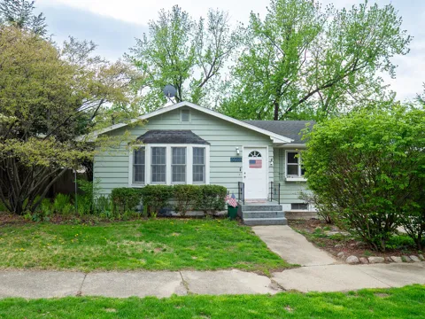 923 Bell Avenue