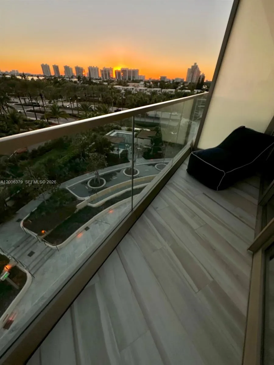 18975 Collins Ave #304 Sunny Isles Beach, FL 33160
