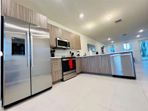 10300 NW 66TH AV #101