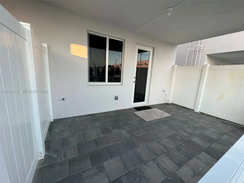 10300 NW 66TH AV #101 Doral, FL 33178