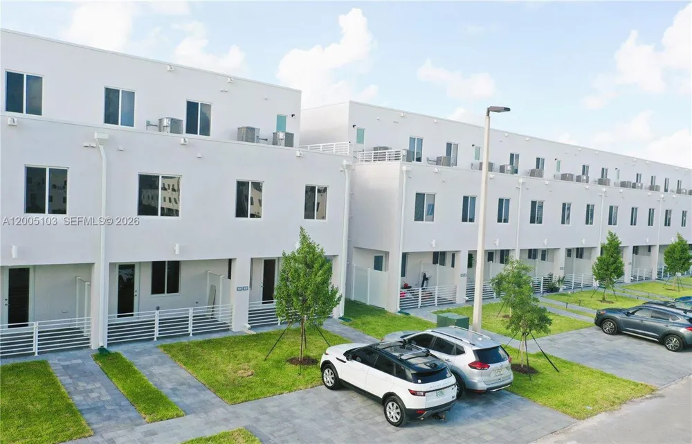 10300 NW 66TH AV #101 Doral, FL 33178