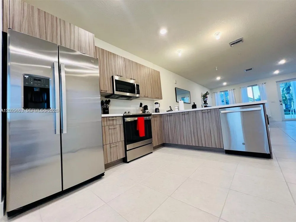 10300 NW 66TH AV #101 Doral, FL 33178