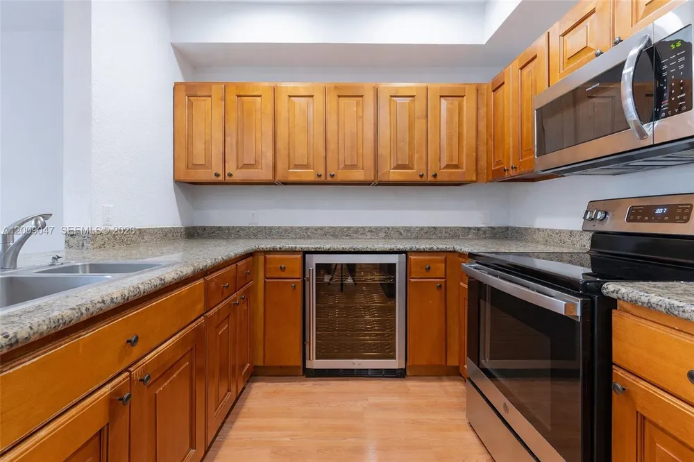 59 SE 3rd Ave #59 Hallandale Beach, FL 33009