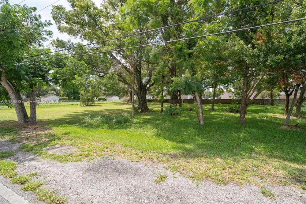 5574 Old Cheney Highway Orlando, FL 32807
