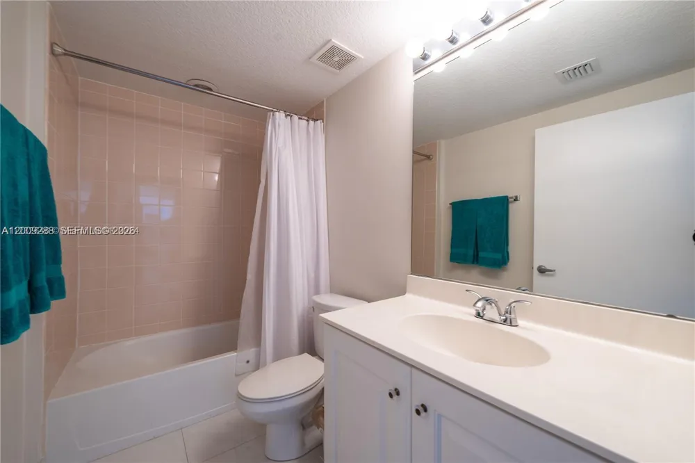 18100 Bay Rd #504 Sunny Isles Beach, FL 33160
