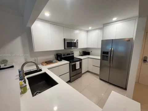 2301 Collins Ave #427