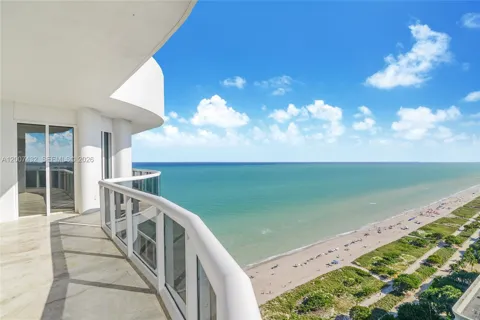 9601 Collins Ave #T4