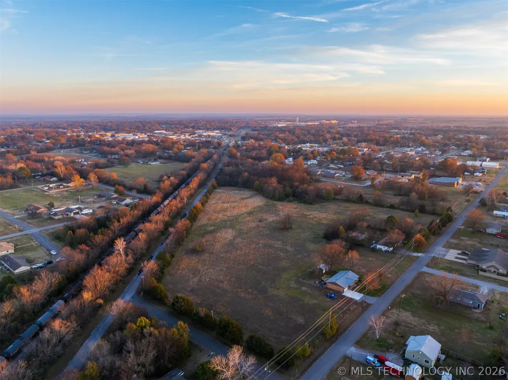 8 Pierce Avenue Wagoner, OK 74467