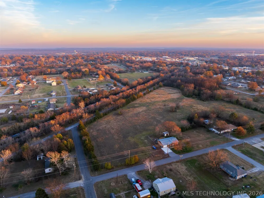 8 Pierce Avenue Wagoner, OK 74467