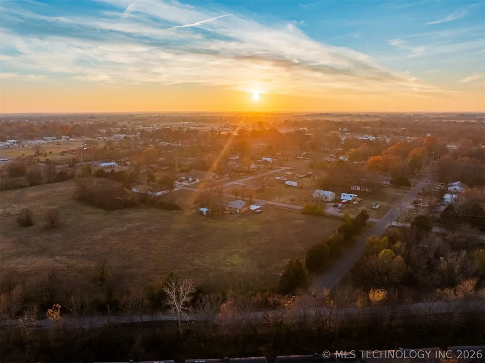 8 Pierce Avenue Wagoner, OK 74467