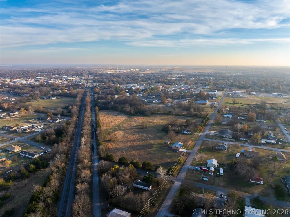 8 Pierce Avenue Wagoner, OK 74467