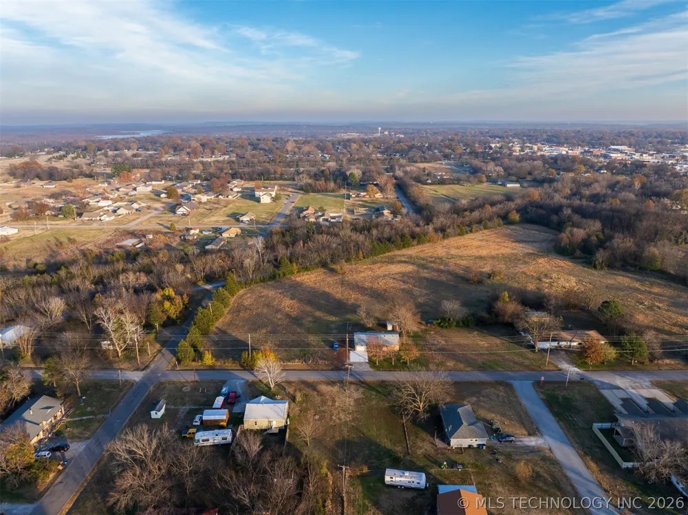 8 Pierce Avenue Wagoner, OK 74467