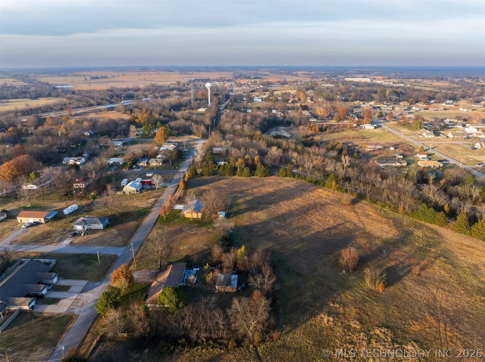 8 Pierce Avenue Wagoner, OK 74467