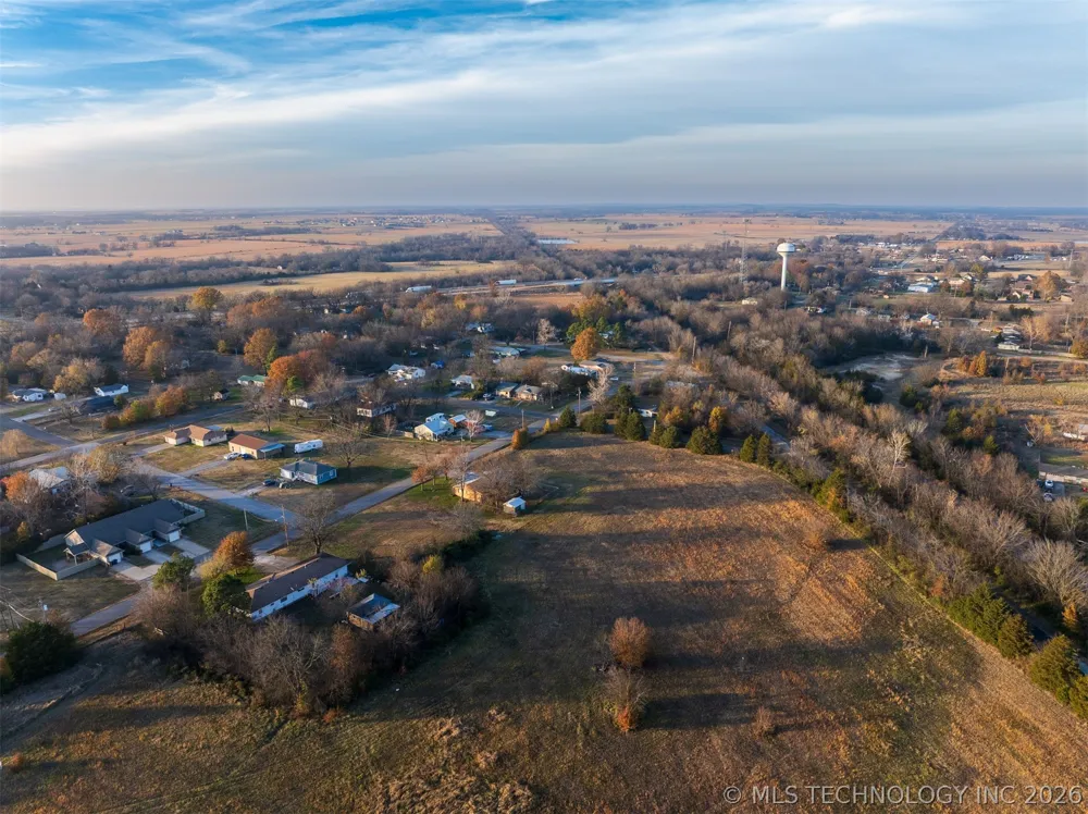 8 Pierce Avenue Wagoner, OK 74467