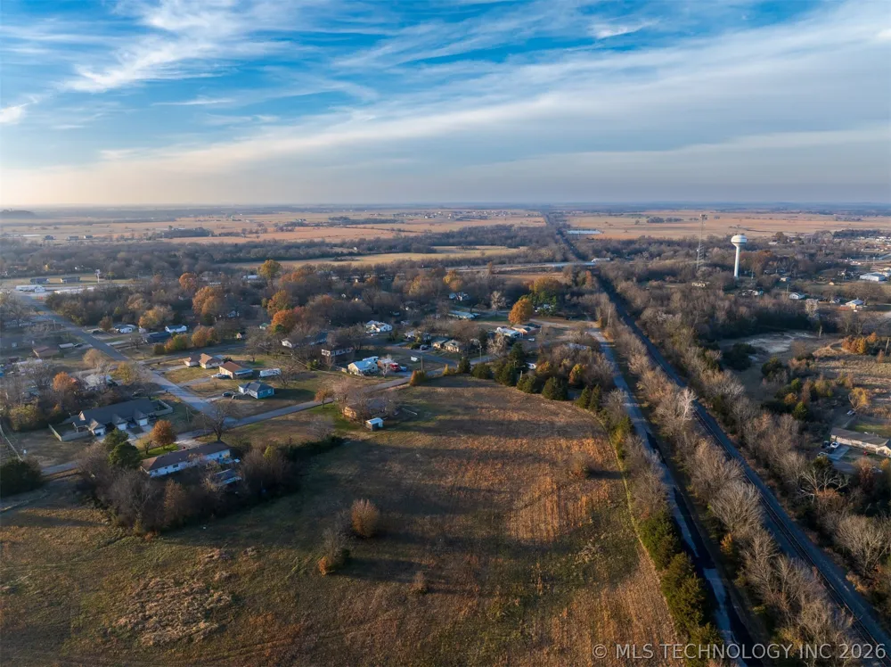 8 Pierce Avenue Wagoner, OK 74467