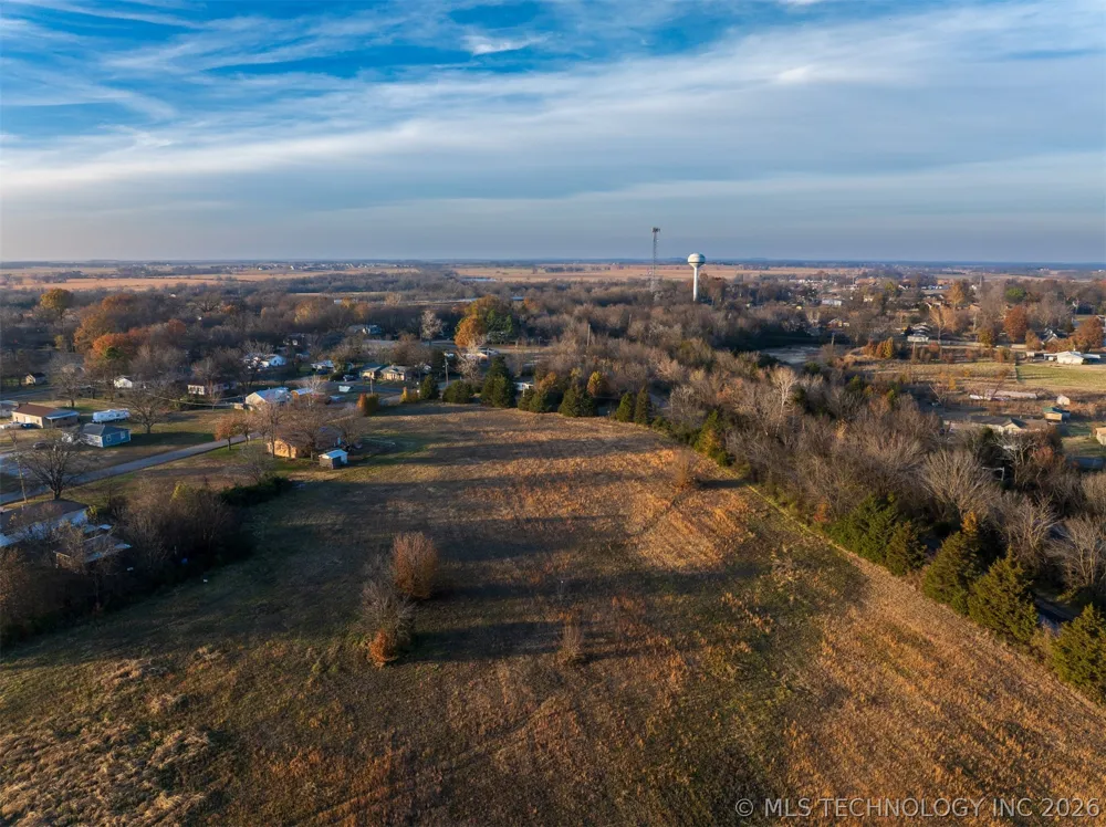8 Pierce Avenue Wagoner, OK 74467