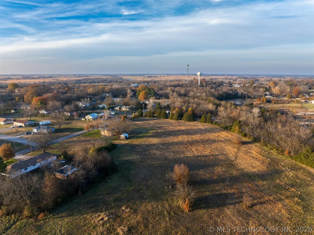 8 Pierce Avenue Wagoner, OK 74467