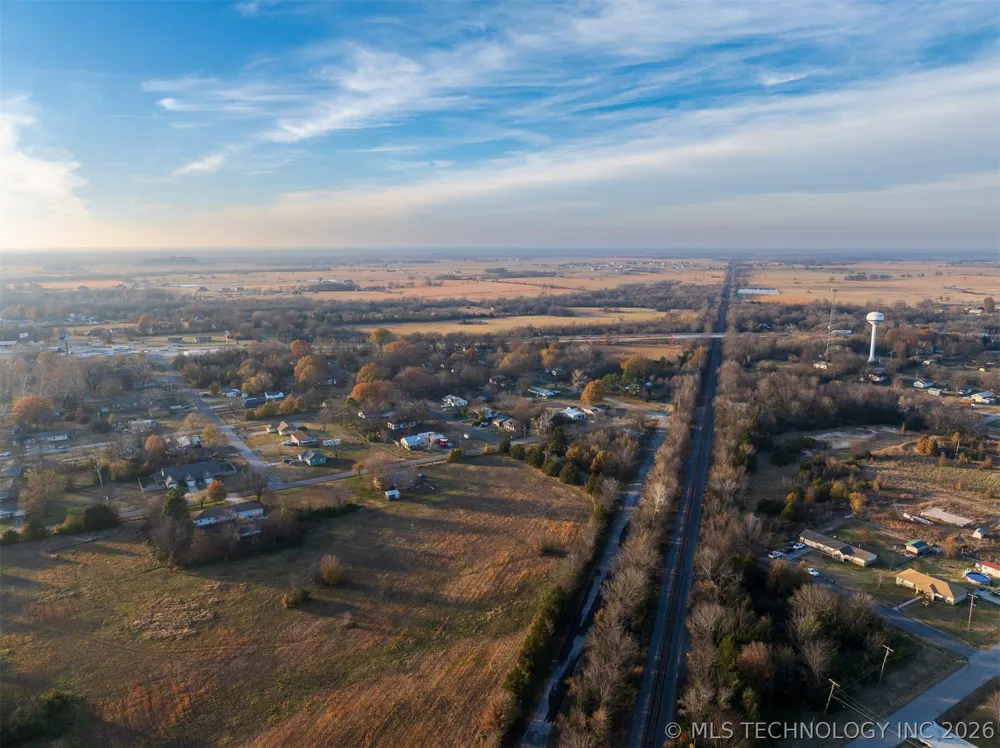 8 Pierce Avenue Wagoner, OK 74467
