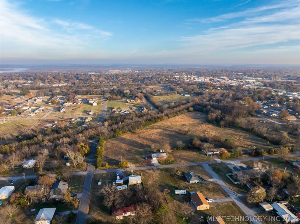 8 Pierce Avenue Wagoner, OK 74467