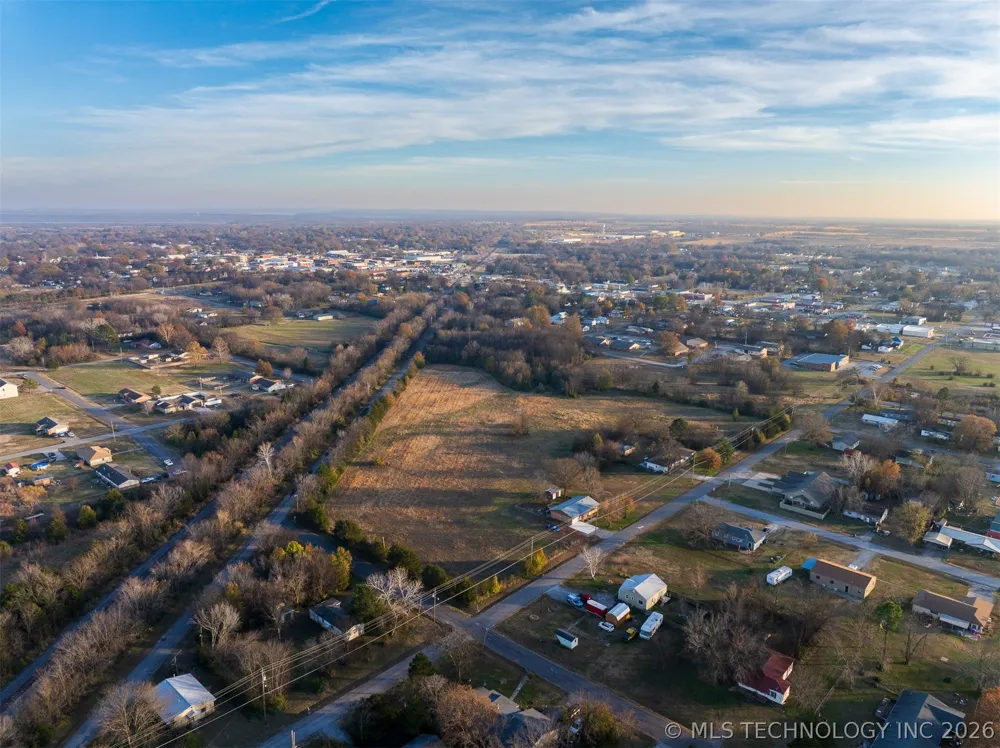 8 Pierce Avenue Wagoner, OK 74467