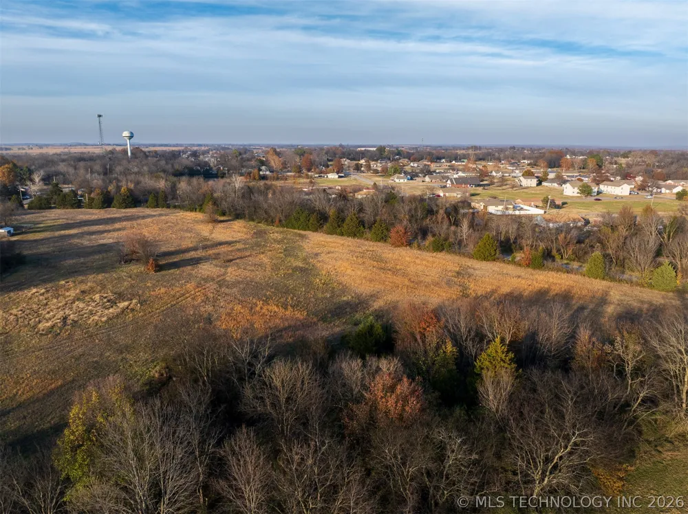 8 Pierce Avenue Wagoner, OK 74467