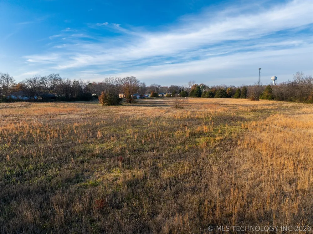 8 Pierce Avenue Wagoner, OK 74467