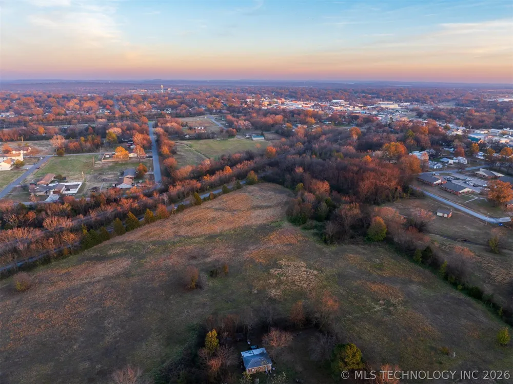 8 Pierce Avenue Wagoner, OK 74467