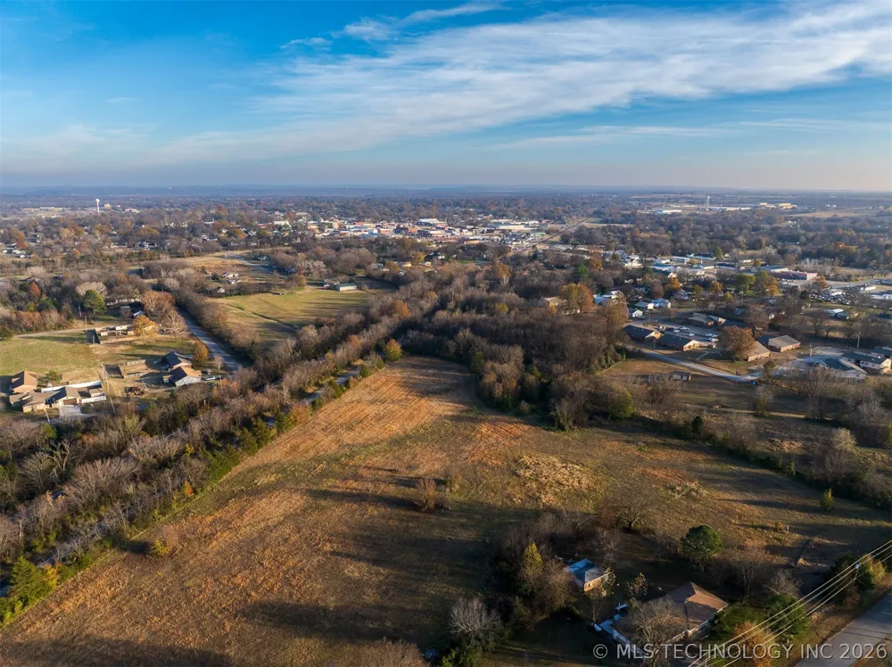 8 Pierce Avenue Wagoner, OK 74467