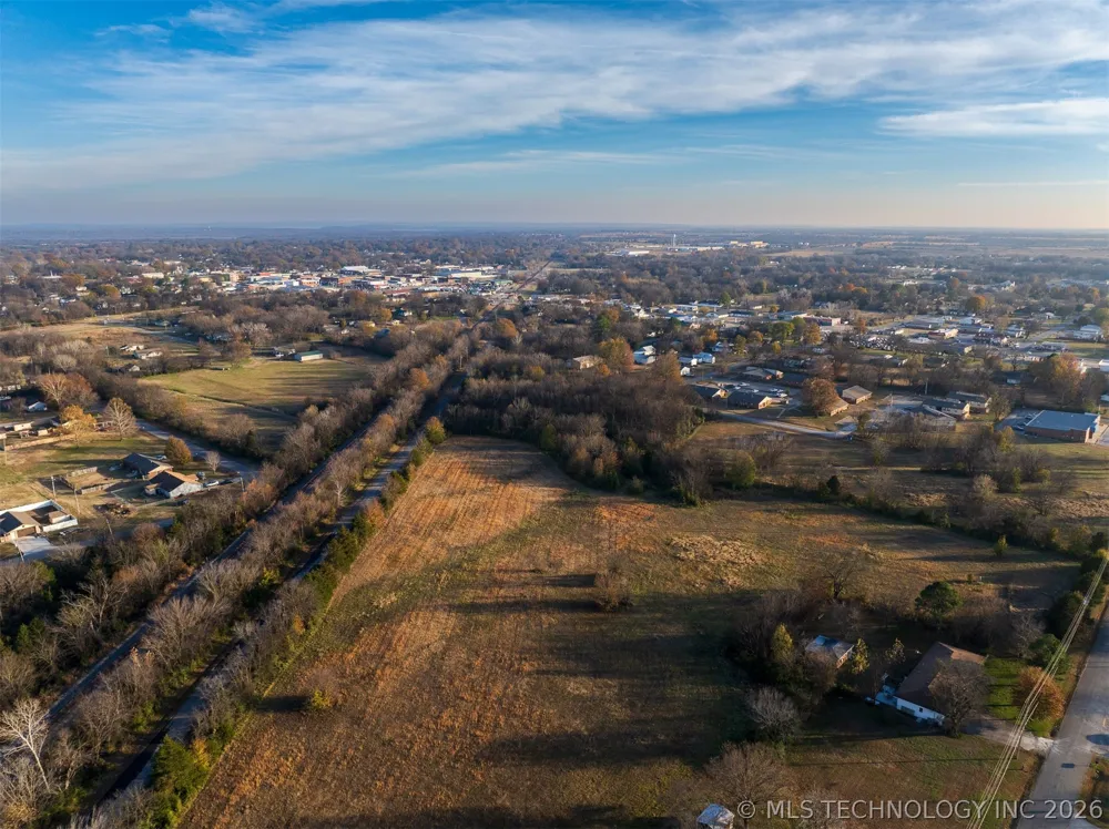 8 Pierce Avenue Wagoner, OK 74467