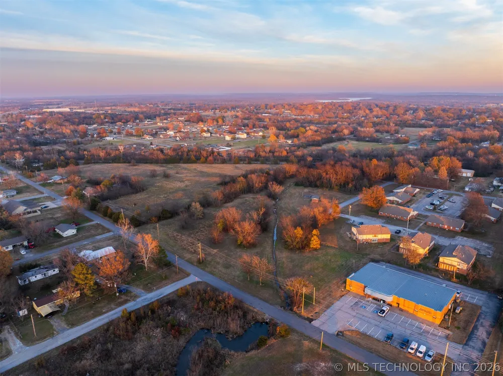 8 Pierce Avenue Wagoner, OK 74467